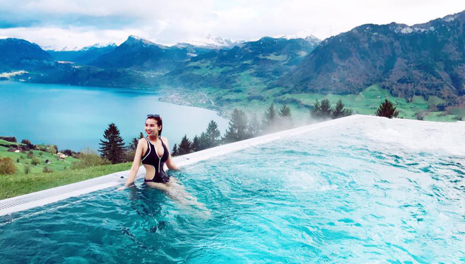 Loạt ảnh bikini nóng bỏng của Lã Thanh Huyền ngày đầu năm mới